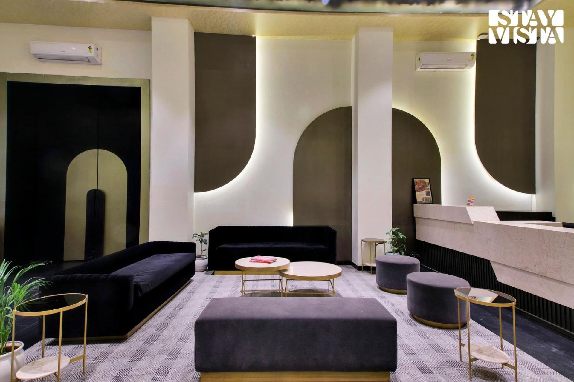 Stayvista's Skyline - Urban Oasis With Terrace, Gym & Bar